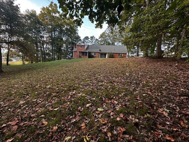 Photo - Spacious 3 bedroom/ 2.5 bath home near Exi...