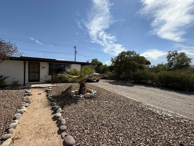 Photo - 4832 E 24th St