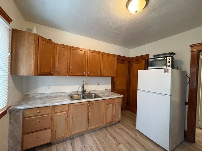 Building Photo - 9402 Pierpont Ave Unit #1