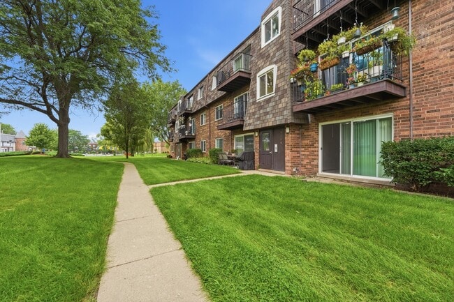 9388 Bay Colony Dr Unit 1S