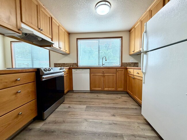 Building Photo - 4483-4483 SW Garden Home Rd Unit 4481