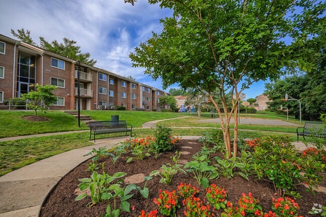 Beautiful Landscaping - Stony Brook Apartments