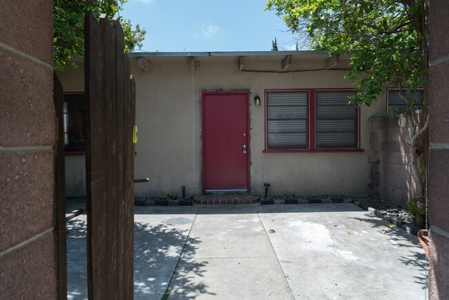 Photo - ~ Unique 1-Bedroom bungalow with private front and back patio ~ Great for Pets!! Unit C