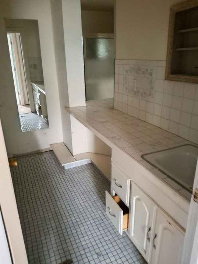 Photo - 311 W 5th St