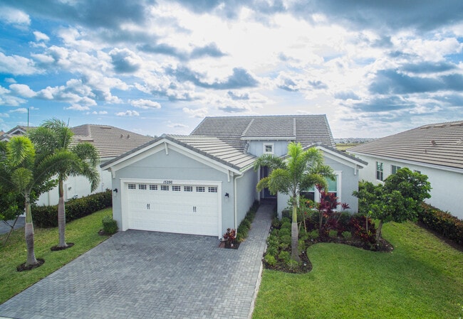 Photo - 15286 Goldfinch Cir Casa