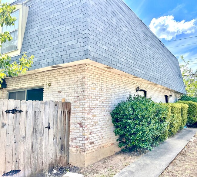 Two-story 1/1.5 Apt in Northeast Austin - ... - Two-story 1/1.5 Apt in Northeast Austin - ...