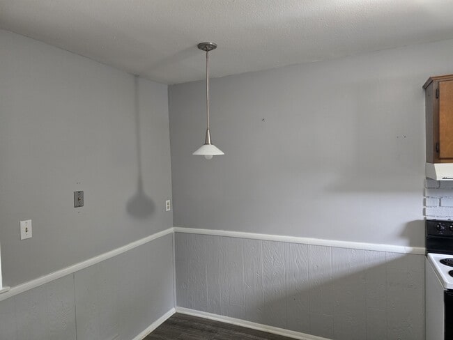 128 S Christine Cir