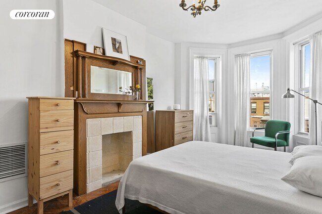 Photo - 1447 Dean St