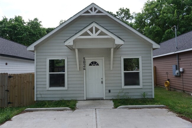 Building Photo - 9824 Arbor Oak