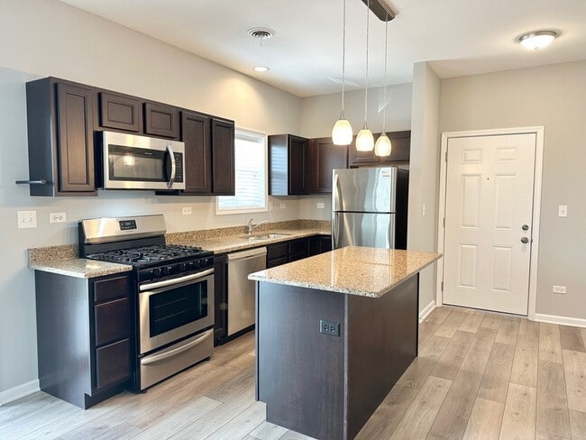 Building Photo - 811 E Main St Unit 3E Rental