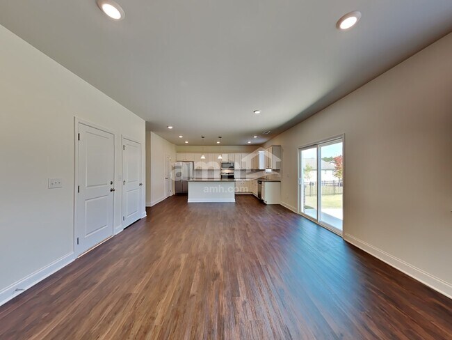 Photo - 678 Carnaby Ln