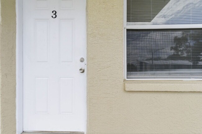 Updated 2-bedroom apartment in St. Petersburg offering 650 square feet of refreshed living space ...