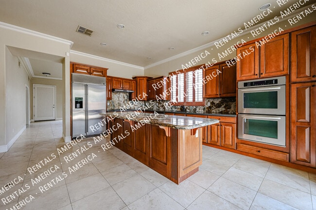 Photo - 2211 W Olive Way