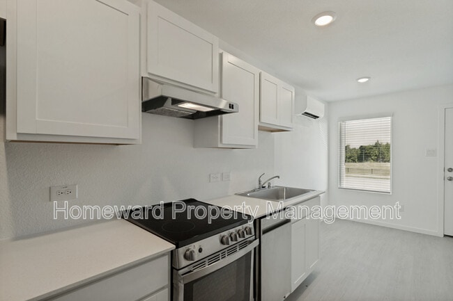 Building Photo - 1037 Bishop Creek Dr