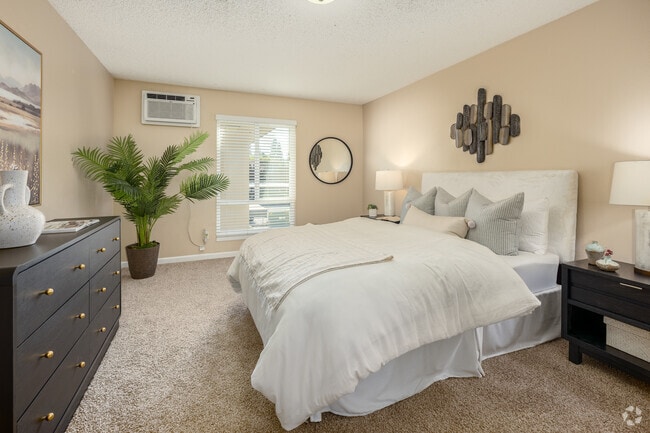 2BR, 1BA - 850SF - Primary Bedroom