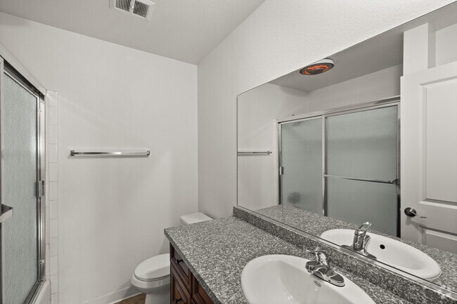 2 habitaciones, 2 baños - 988 pies cuadrados - Baño principal