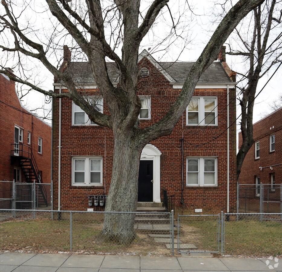 Photo - 437 Mellon St SE