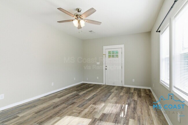 Photo - 962 Thelma St