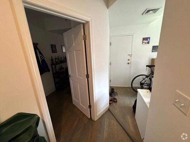 Building Photo - 1414 Beacon St Unit 2 Rental