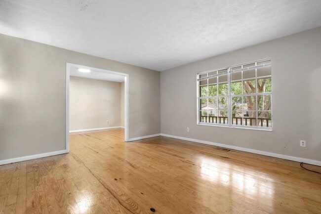 Photo - 2507 Waldemar Ln