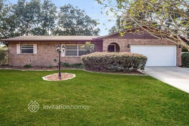 Building Photo - 712 Vassar Rd