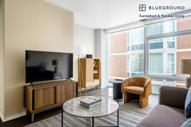 Photo - 200 E Illinois St Unidad FL11-ID878