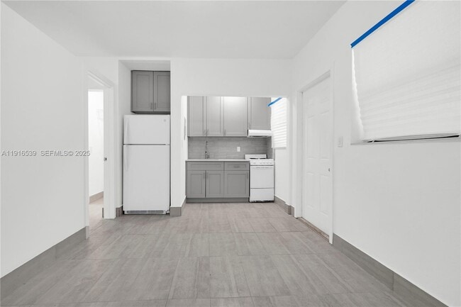 Building Photo - 13390 NE 6th Ave Unit 3