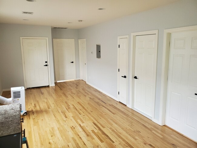 Building Photo - 250 Inslee Pl Unit 3rd floor
