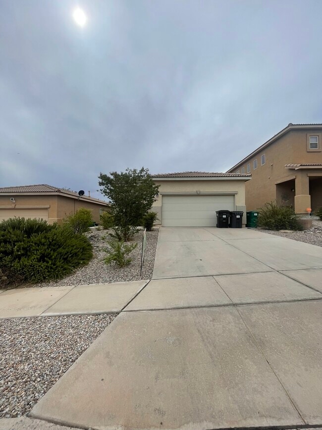 2204 Delfinio Dr SE