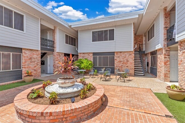 Photo - 2011 Marshall St Unit 02