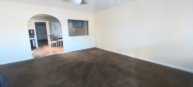 Photo - 816 W 10th St