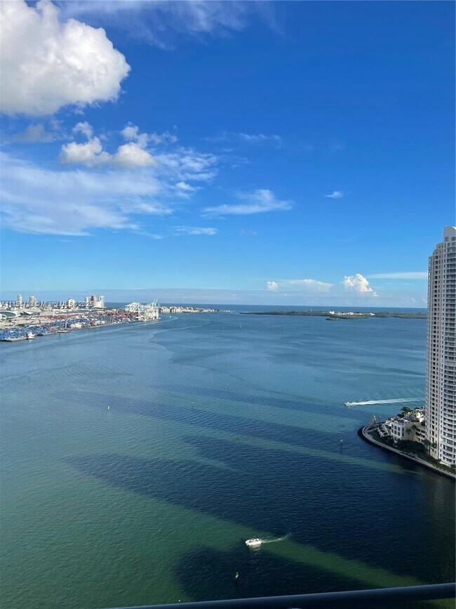 Building Photo - 325 S Biscayne Blvd Unit 3526 Rental