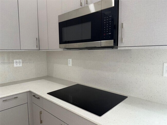 Photo - 465 E 58th St Unit 2