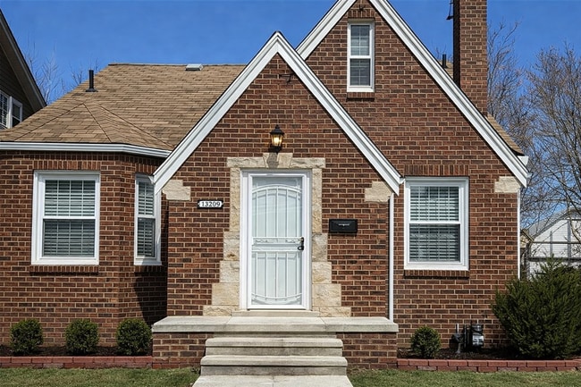 Building Photo - 13965 Mapleridge St