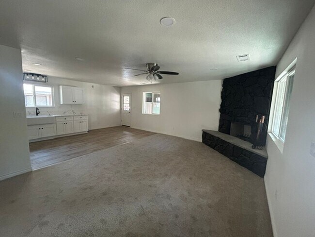 448 Victoria Ln