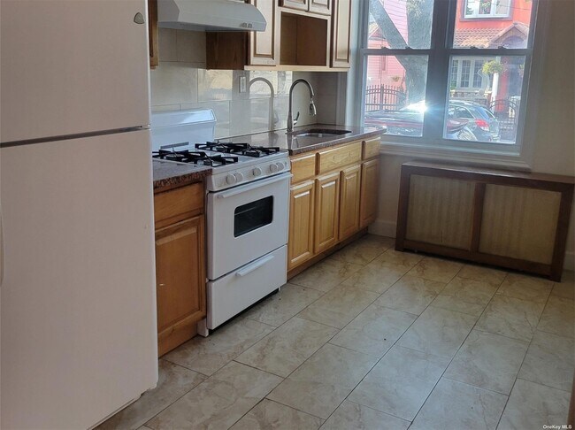 Photo - 102-11 135th St