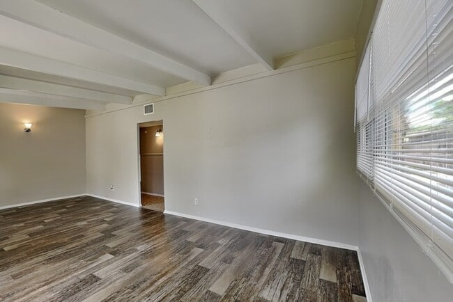1703 Carnegie Cir