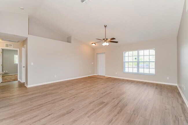 Photo - 106 Pageant St