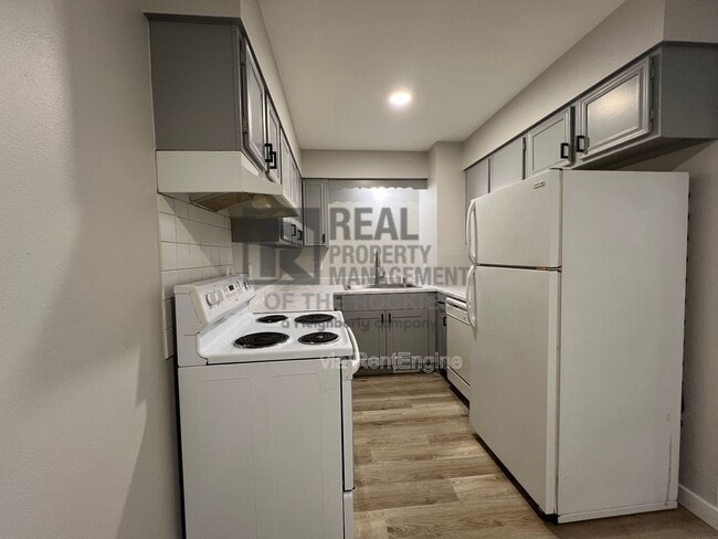 Building Photo - 1642 Larch St