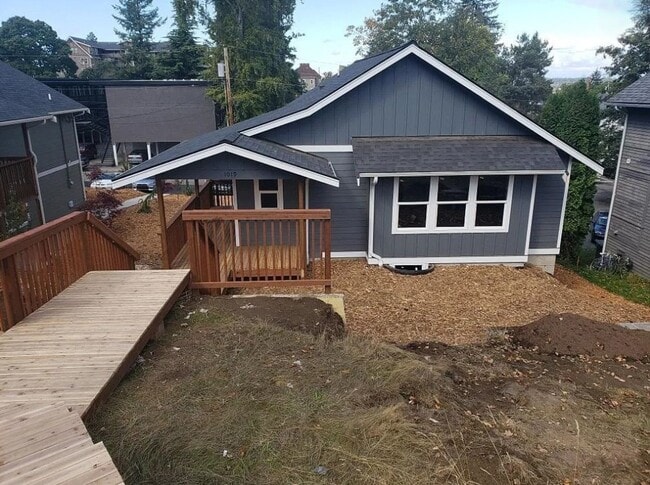 Building Photo - 7 Bedroom Home for Prelease in Sehome Neighborhood!