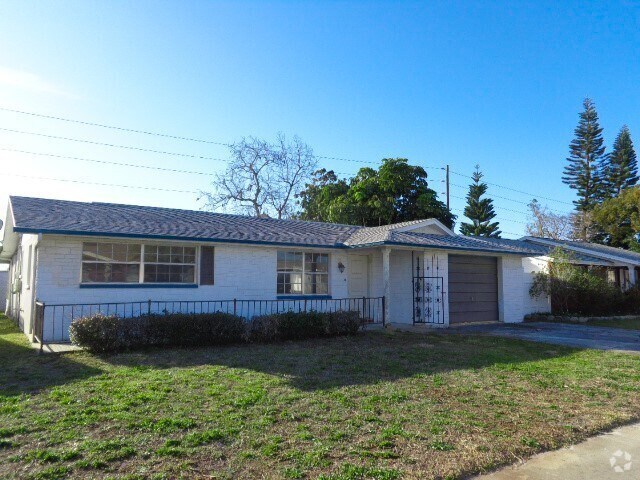 Building Photo - Updated, 2/2 Home Available now!
