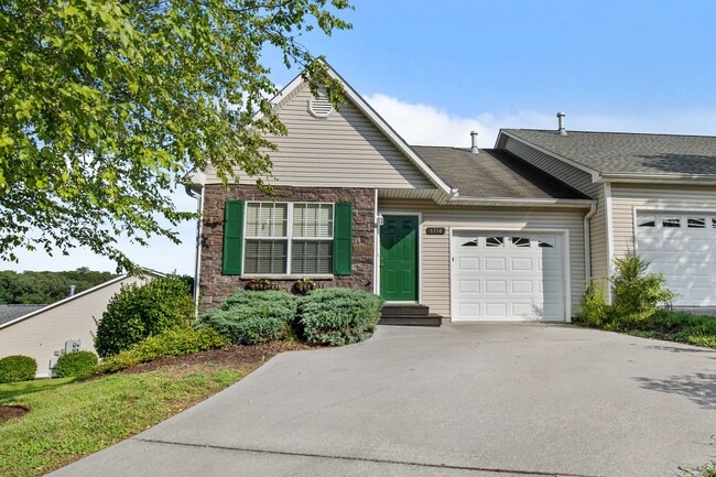 2 Bedroom, 2 Bath Townhouse for Rent in Kn... - 2 Bedroom, 2 Bath Townhouse for Rent in Kn...