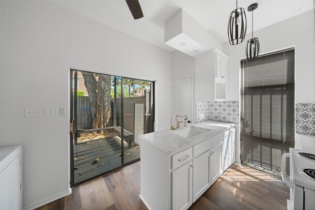 Photo - 518 Hawthorne St Unit 1