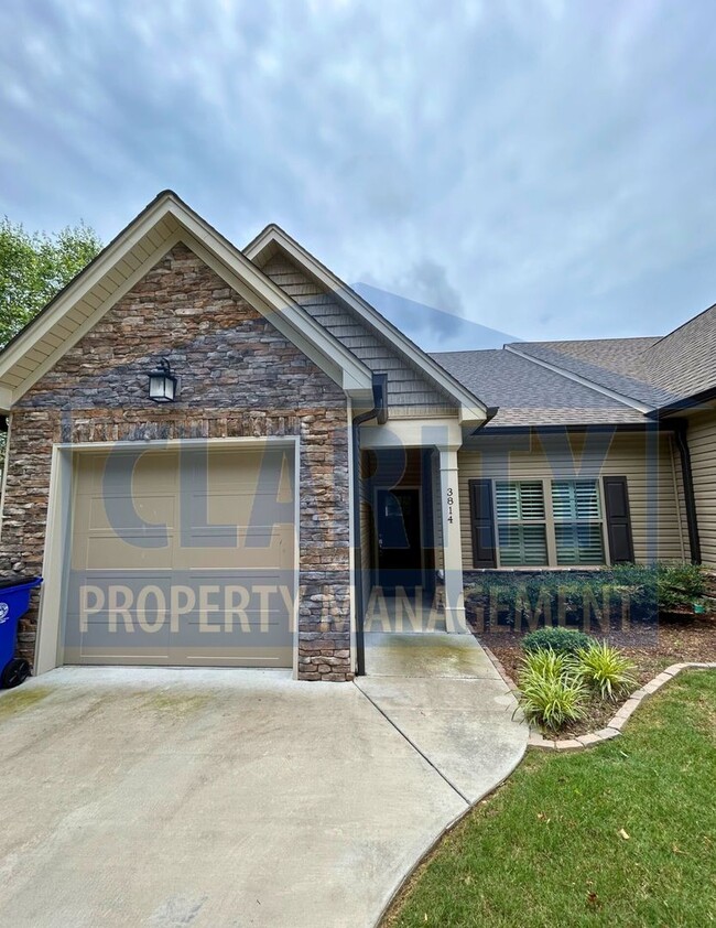 Spacious 2 Bed / 2 Bath Townhome with Vaul... - Spacious 2 Bed / 2 Bath Townhome with Vaul...