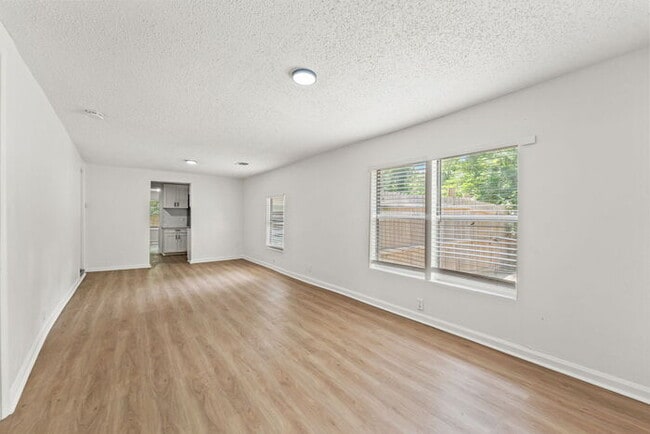 Photo - Renovated 3 Bedroom Home Near Riverside And Avondale