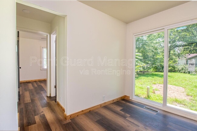 Building Photo - 2345 S Greenwood Ave Rental
