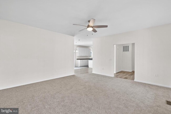 Photo - 100 Holiday Ct