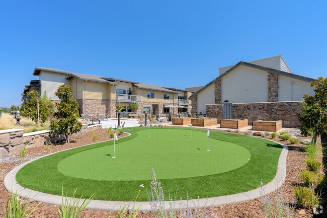 Putting Green - Hearthstone Lodge Senior Residences
