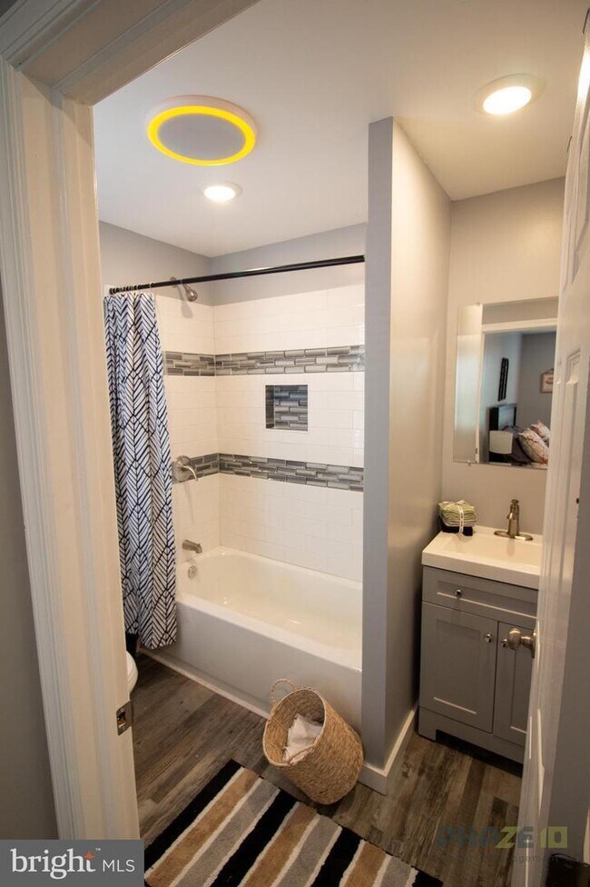 Photo - 2734 Ashland Ave