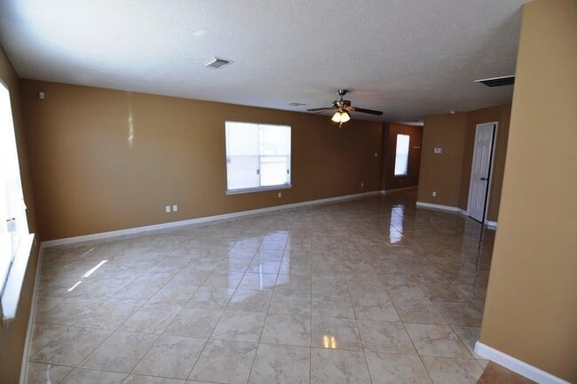 Photo - 21935 Hemlock Park Dr